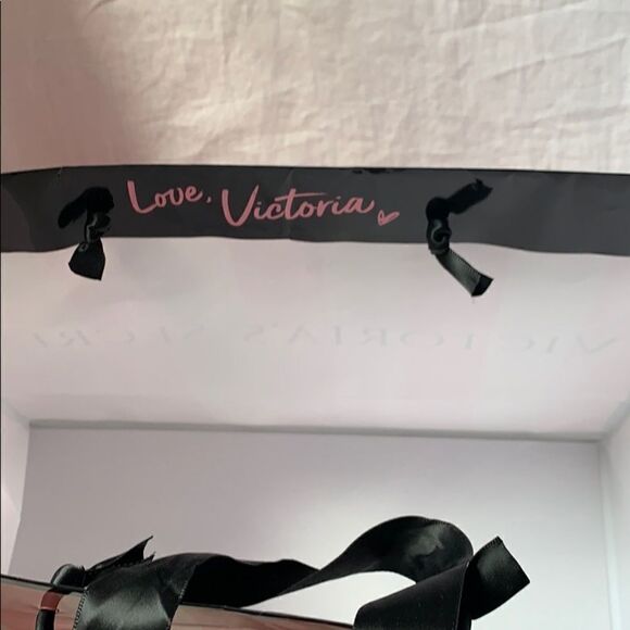 🌸 VICTORIA’S SECRET Medium Size Shopping Bag - Picture 2 of 4